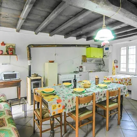 1 Bedroom Gorgeous Apartment In Codivara Apartamento
