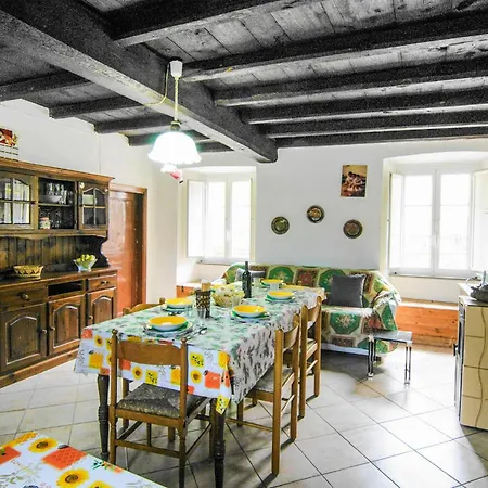 1 Bedroom Gorgeous Apartment In Codivara Apartamento